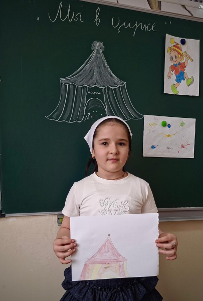 На занятии объединения "Акварель" — Дом детского творчества Гудермесского муниципального района