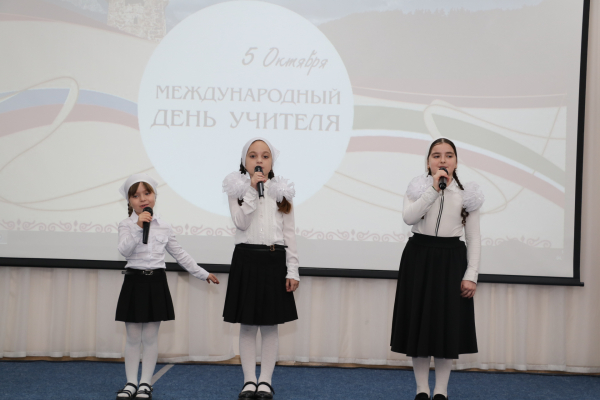 Информация об участии детей «Дома детского творчества» на празднике «День учителя».